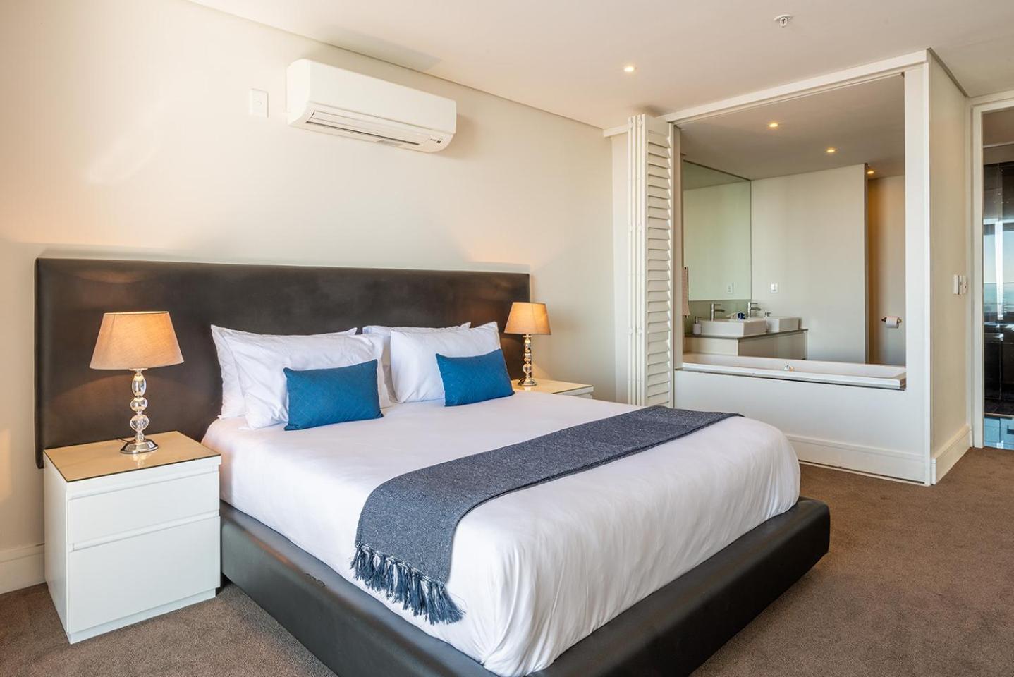 Apartment Mirage Luxury By Nivar Cape Town