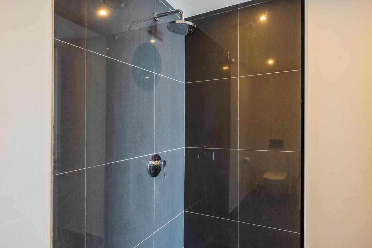 Apartment Mirage Luxury By Nivar Cape Town