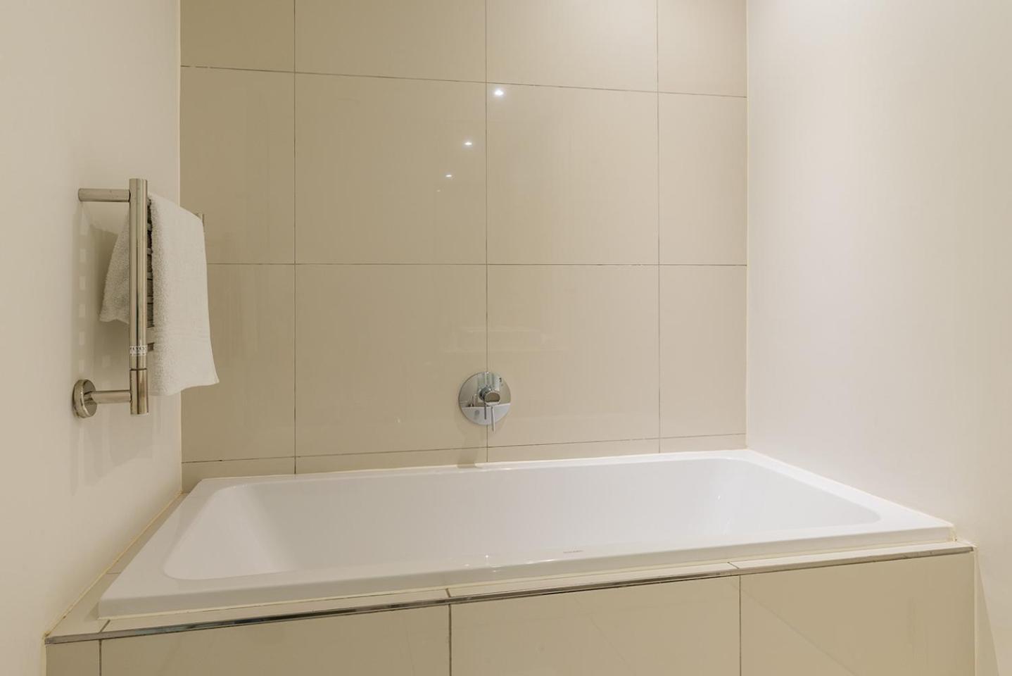 Mirage Luxury By Nivar * Cape Town